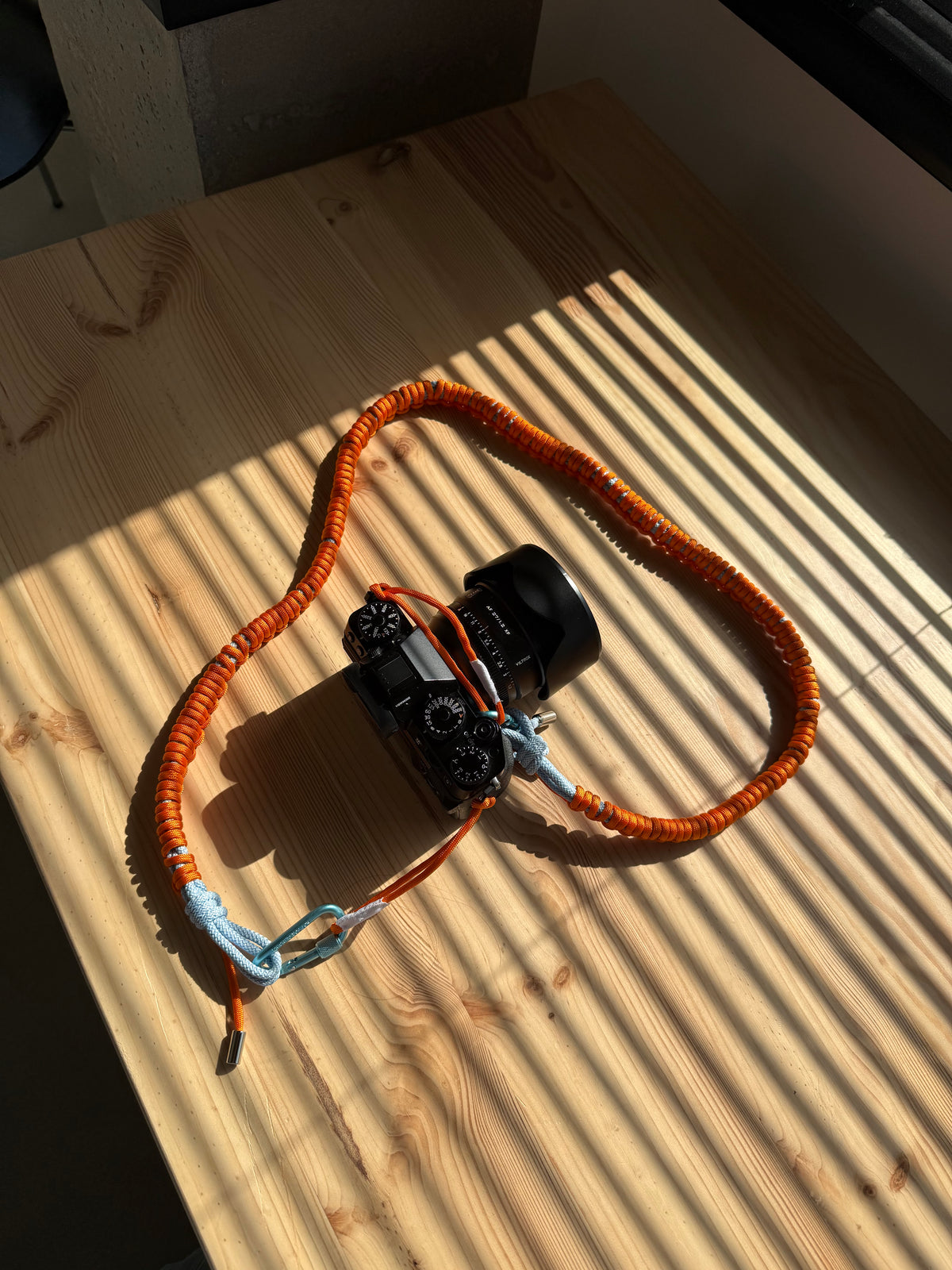 Ремінець для камери помаранчево-блакитний