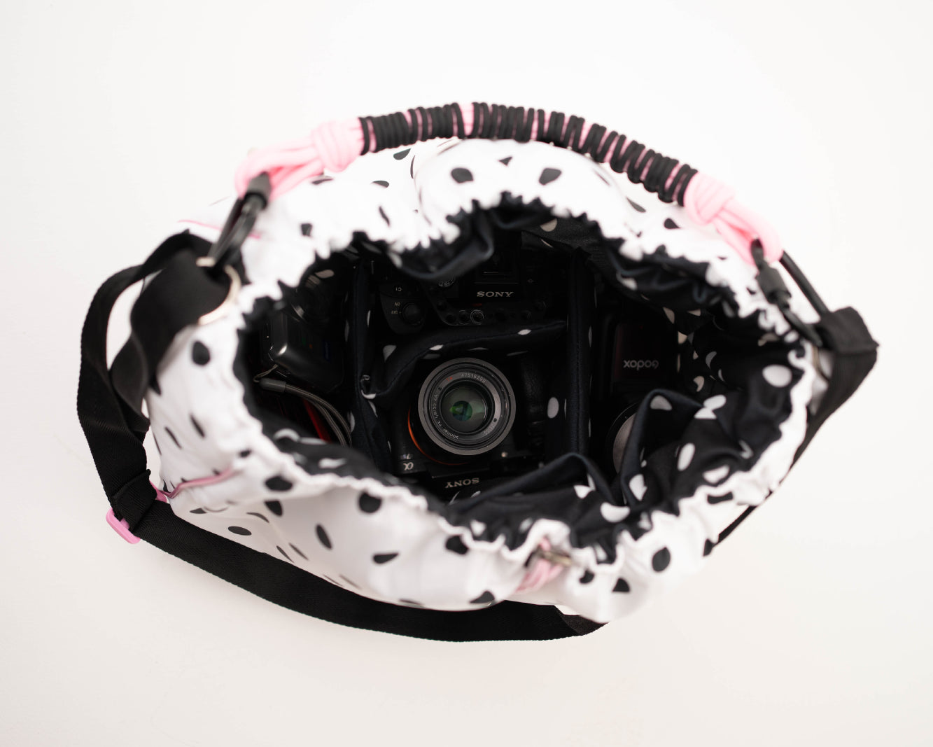 Polka dot Maxi Bubzi bag with soft compartments for a camera and lenses.